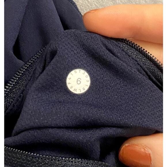 Lululemon Pace Rival Crop in Midnight Nacy size 6 - Picture 6 of 6
